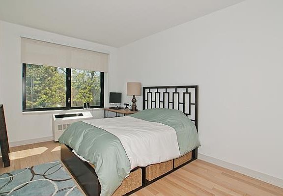 4th image of 2145 44th Dr APT 2E