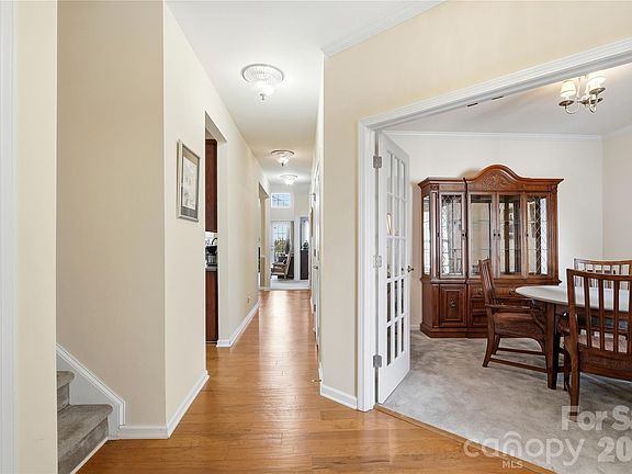 5th image of 335 Garnet Ct