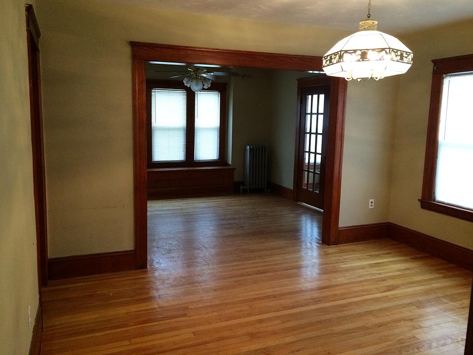 living room to dinning room view