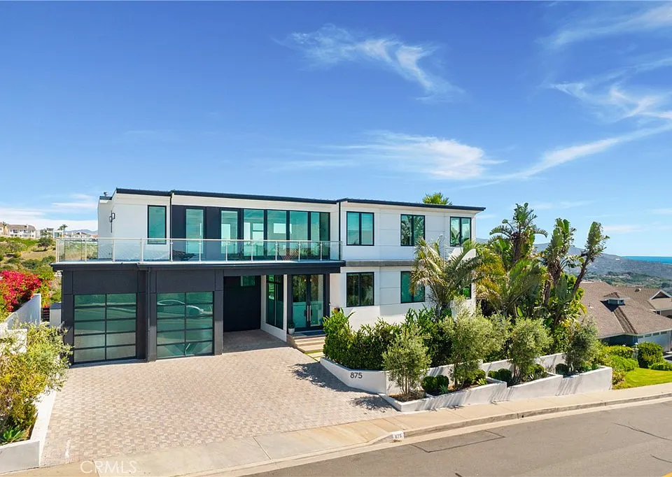875 Avenida Salvador