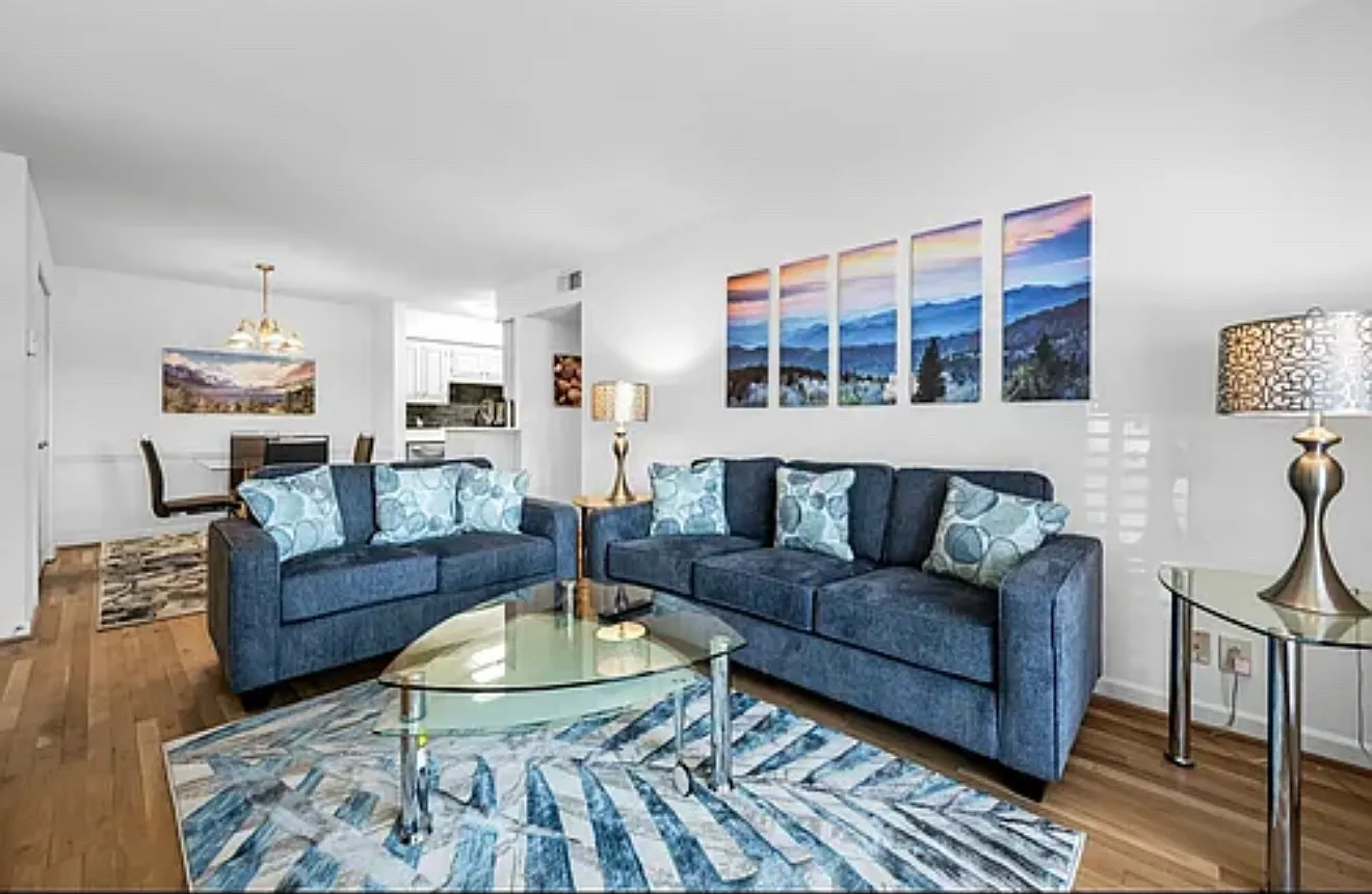 2 bed, 1050 sqft, $2,200 — Photo 2