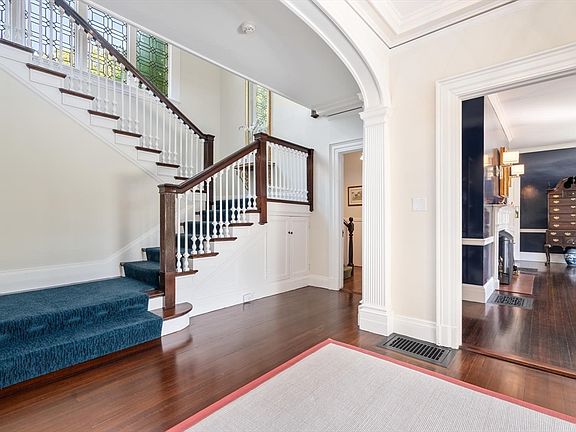 5th image of 427 Westfield St
