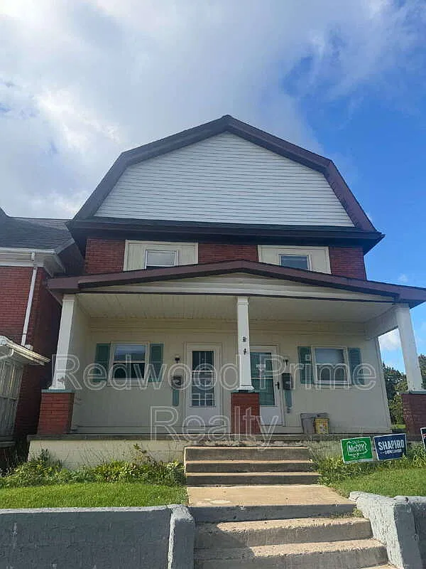 4 bed, 2.0 bath, $1,100 — Photo 1