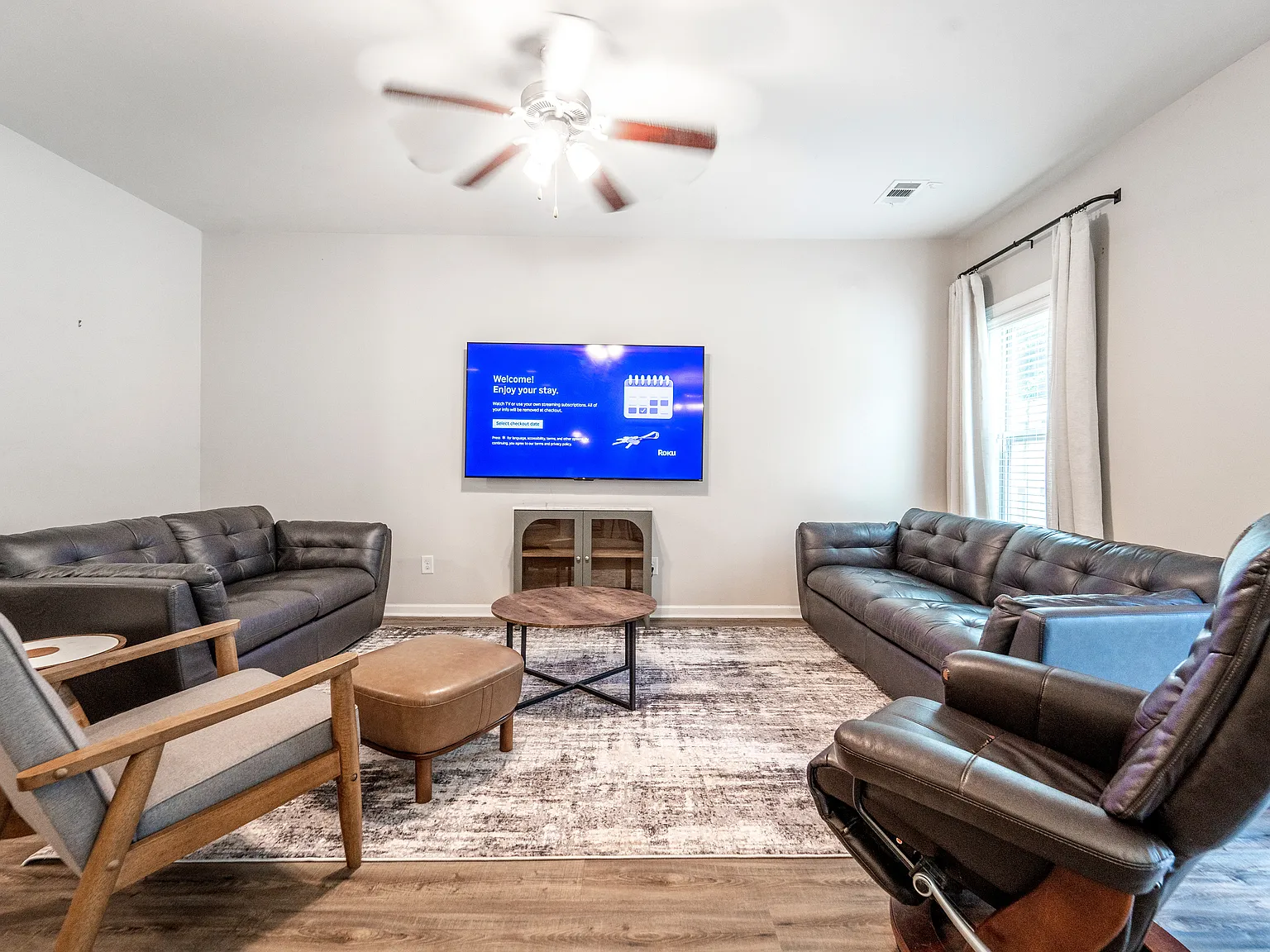 4 bed, 1837 sqft, $4,500 — Photo 3