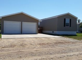 820 Palomino Ln, Dickinson, ND 58601