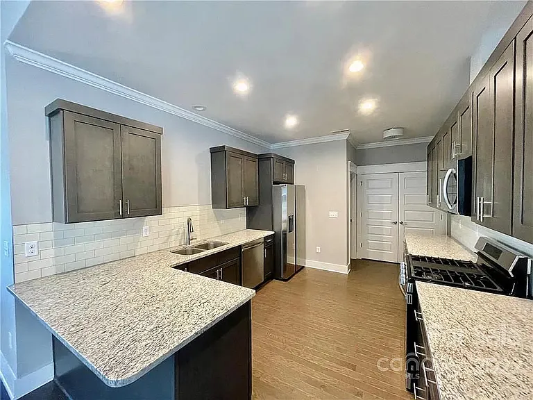 144 Ellis Ln — Photo 12