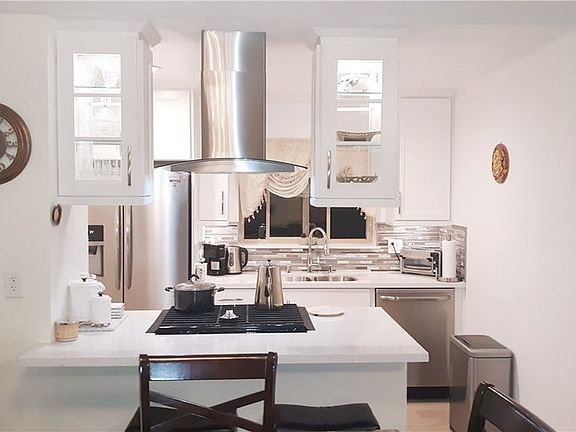 2nd image of 6040 Nevada Ave APT 5