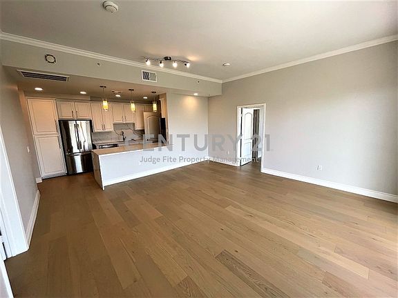 3rd image of 3225 Turtle Creek Blvd APT 1004