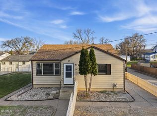 407 3rd St NE, Mandan, ND 58554