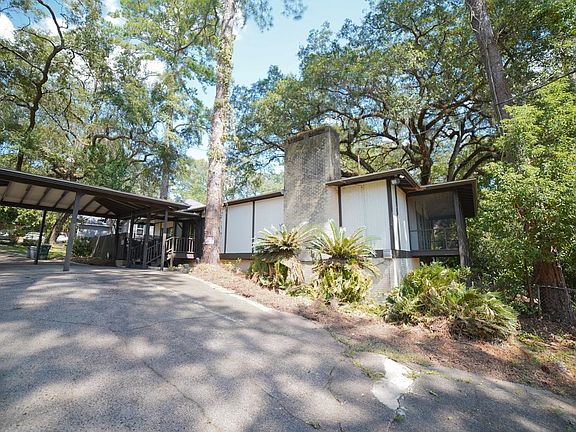 2nd image of 1105 Solana Ave