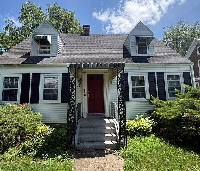 370 High St — Photo 1