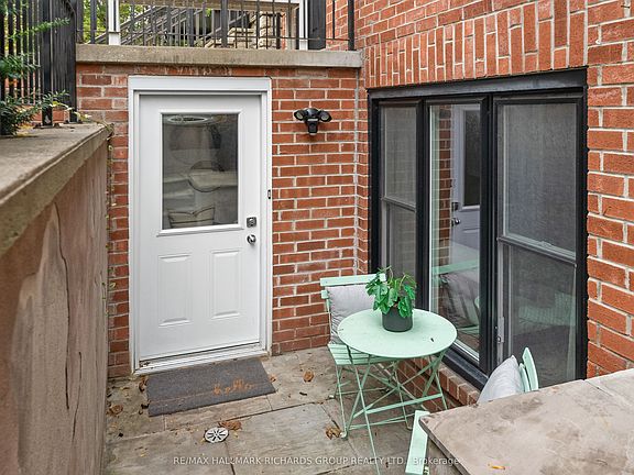 4th image of 87 Rhodes Ave