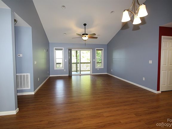 3rd image of 5385 Dogwood Way #842