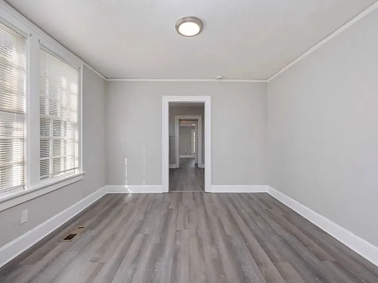 1103 Bryan Ave — Photo 8