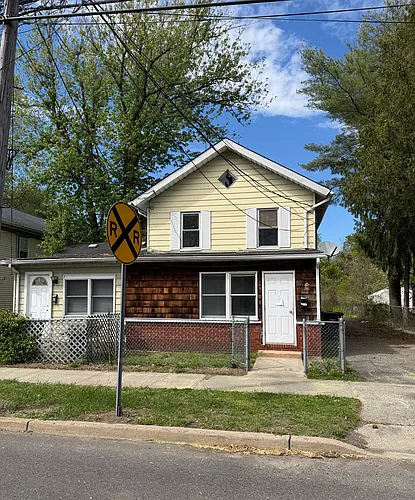 12 Brown Ave Photo 1