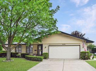 3209 Plum Grove Dr, Rolling Meadows, IL 60008