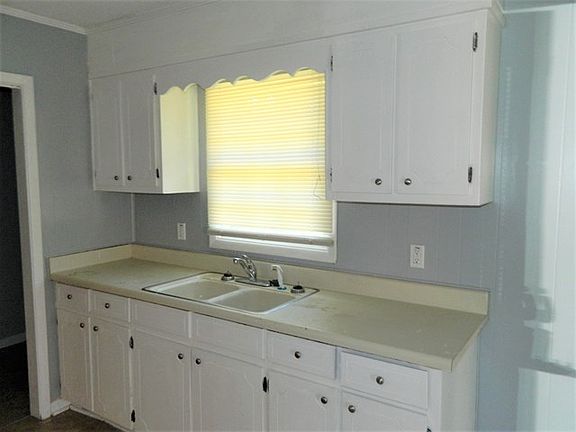 5th image of 808 Ponderosa Dr