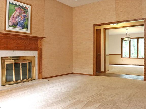 3rd image of 1701 Rosewood Dr