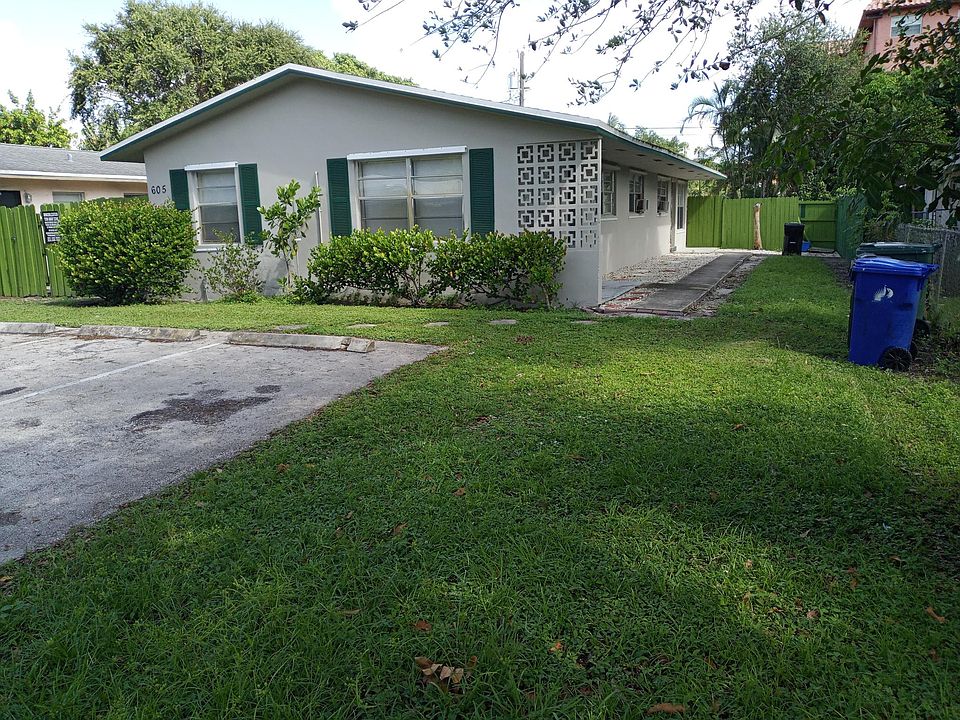 Duplex building. Unit B is in the back with a huge backyard.