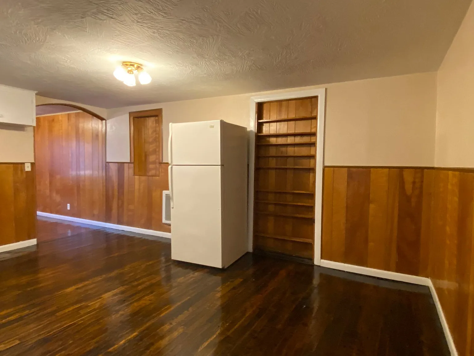 916 S Clifton Ave — Photo 3