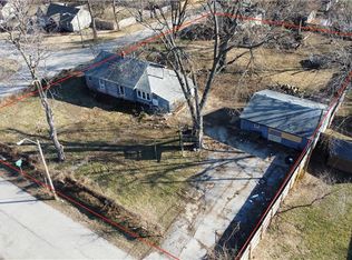 9004 Oak St, Kansas City, MO 64114