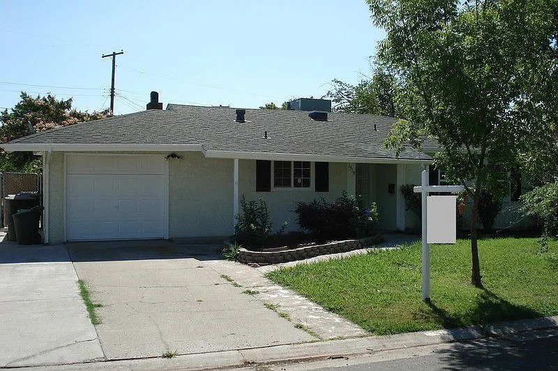 1518 Wilton Way photo 1