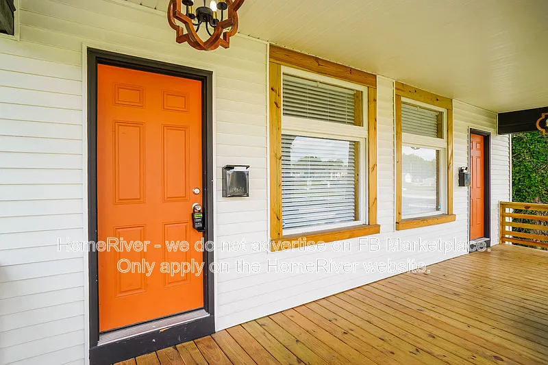 3 bed, 3.0 bath, 1023 sqft, $1,700 — Photo 2