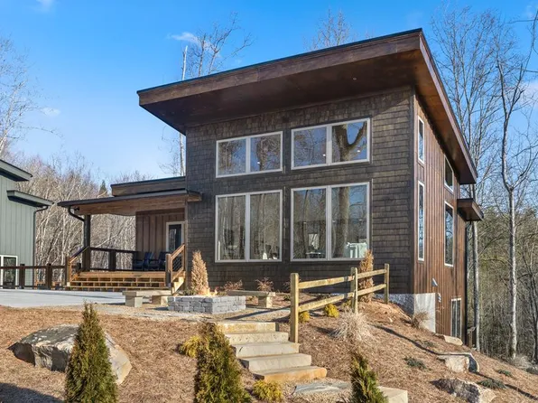 2519 Treehouse Ln, Sevierville, TN 37876