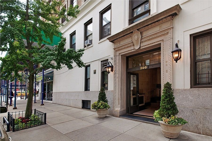 1st image of 300 W 108th St APT 15E