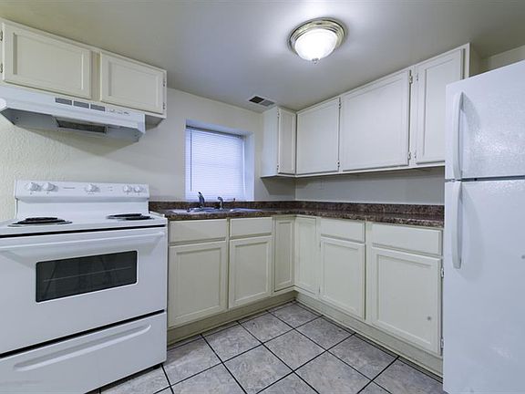 2nd image of 6210 S Whipple St #2