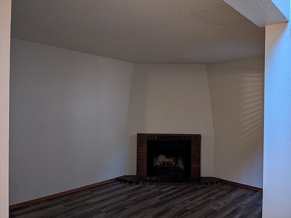 2nd image of 318 La Veta Dr NE #2