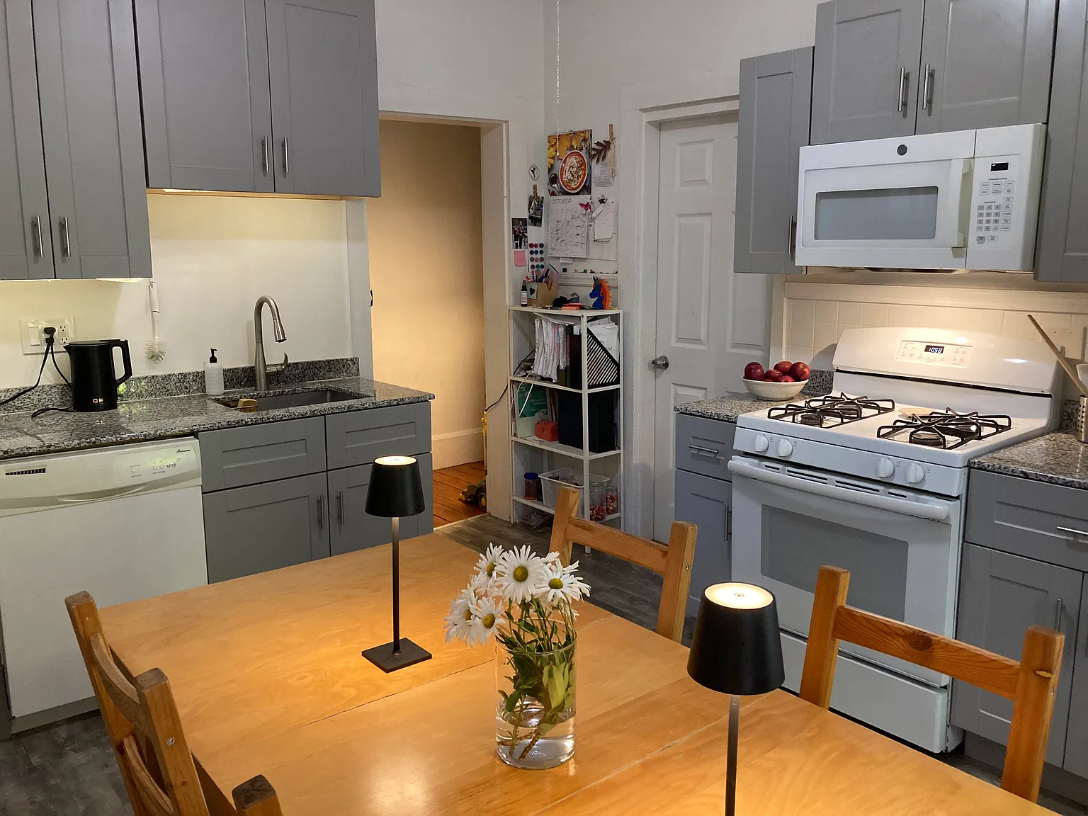 3 bed, 1400 sqft, $2,190 — Photo 3