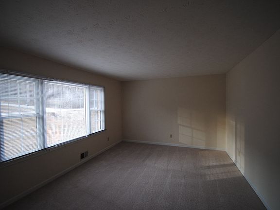 5th image of 150 W Lake Dr