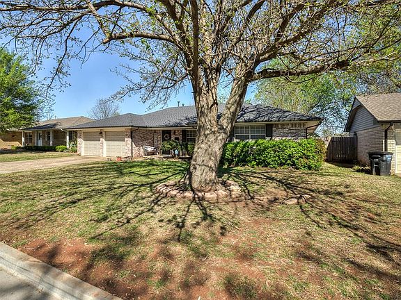 3rd image of 2204 Bellaire Dr