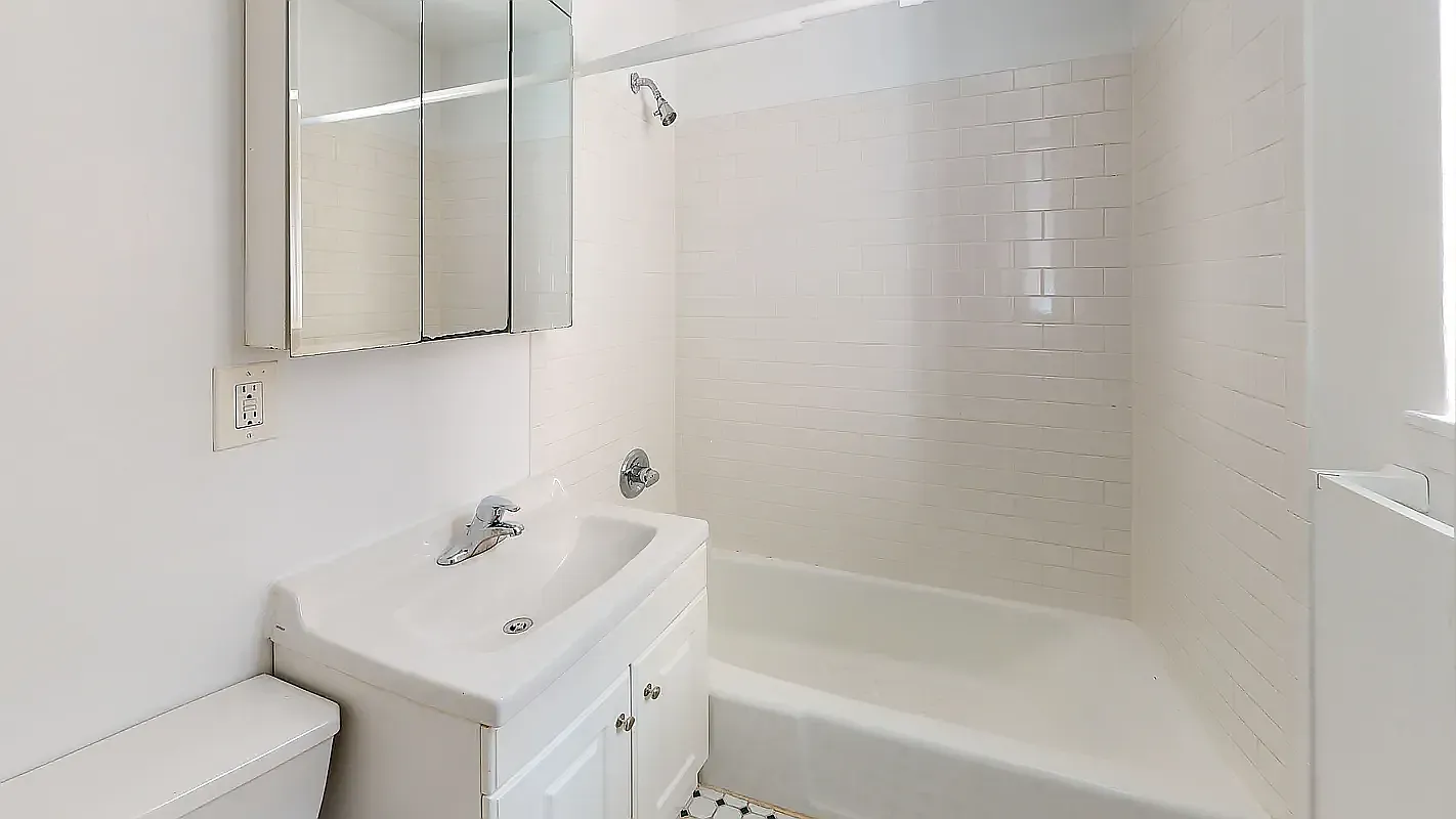 251 West 26th Street — Photo 4