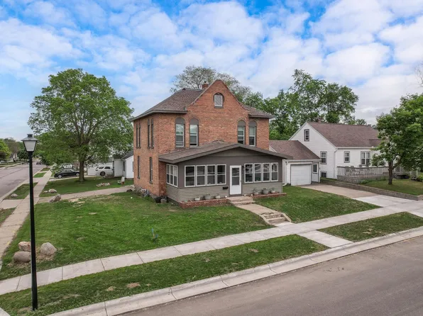 403 Pine St S, Sauk Centre, MN 56378