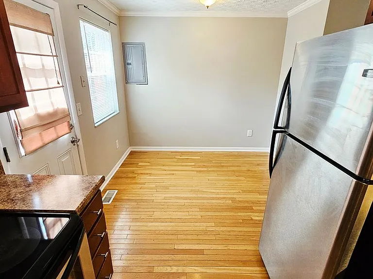 3054 Dorris Ave — Photo 10