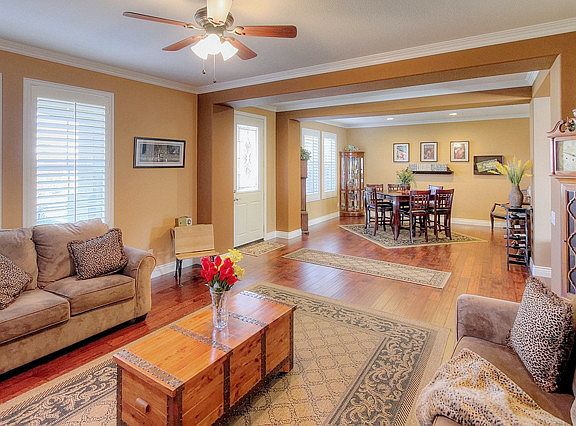 2nd image of 33561 Gene Autry Cir