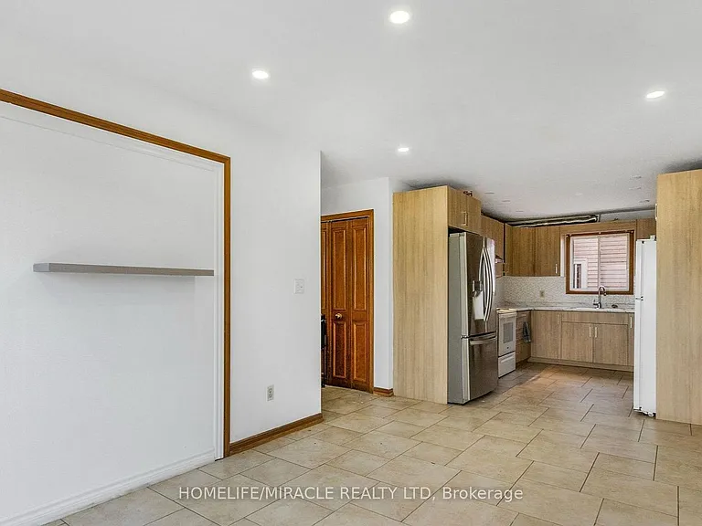 4 Eastwood Dr — Photo 6