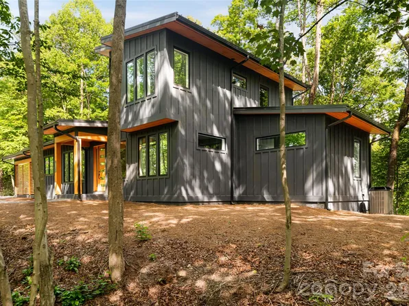 558 Poplar Crest Dr, Pisgah Forest, NC 28768