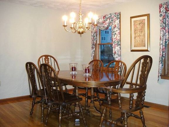 3rd image of 13 Briarwood Dr