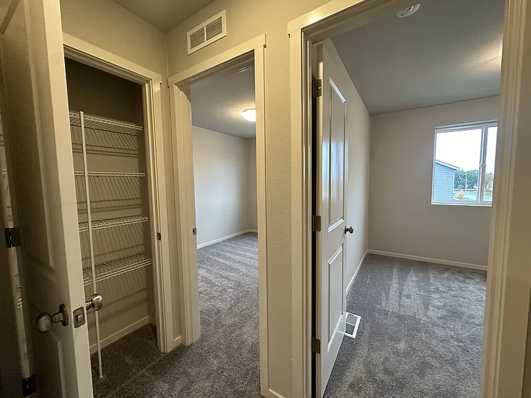 602 Pickering Ln — Photo 8