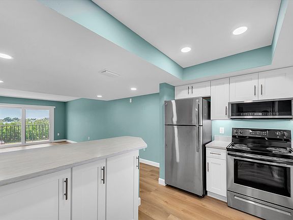 5th image of 7050 Sunset Dr S APT 302
