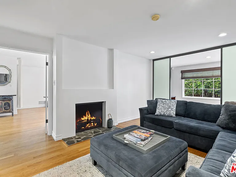 1233 Corsica Dr — Photo 6