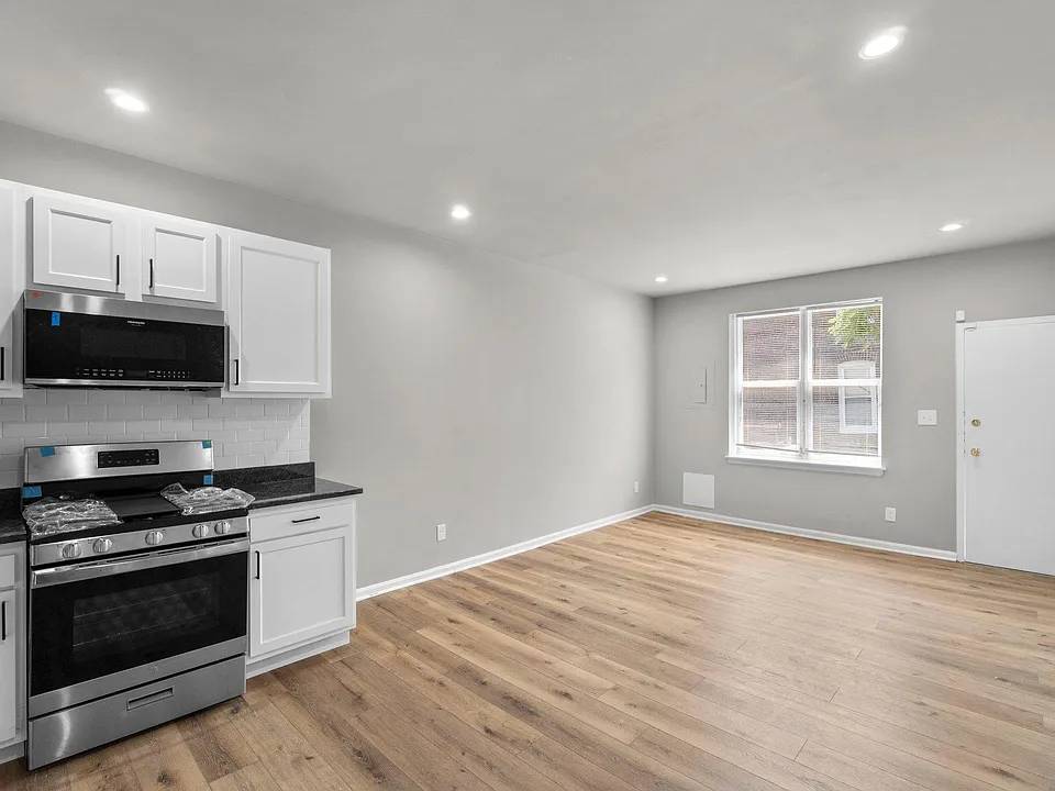 2505 E Fayette St
