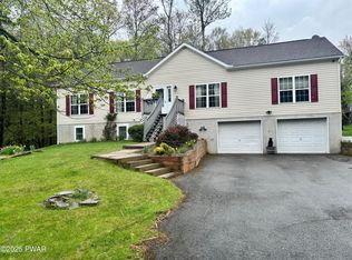 1040 Indian Dr, Lake Ariel, PA