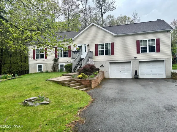 1040 Indian Dr, Lake Ariel, PA 18436