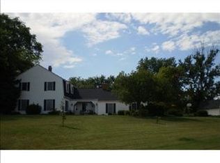 9060 Twin Oaks Dr, Byron, IL 61010