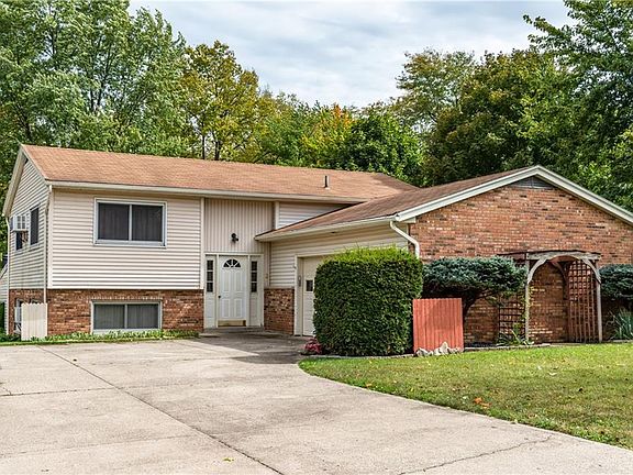 2nd image of 145 Wyndcrest Ct