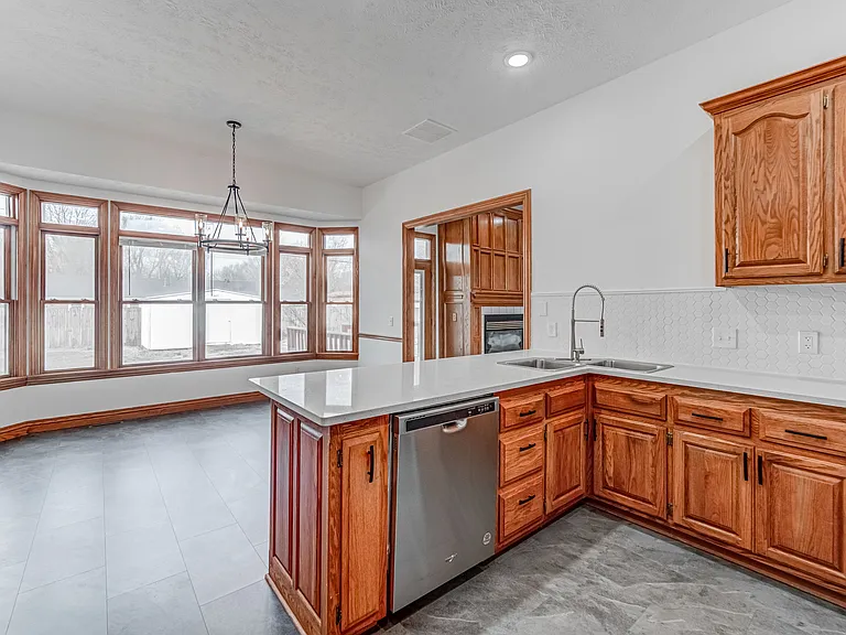 2467 S York Ave — Photo 9